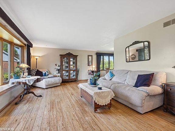2nd image of 11744 Glenview Dr
