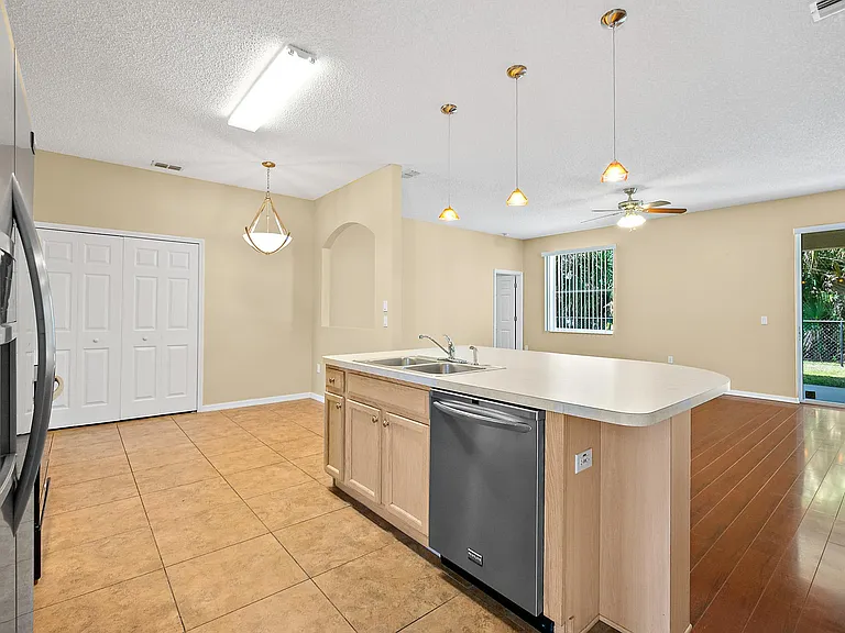 37 Pine Grove Dr — Photo 5