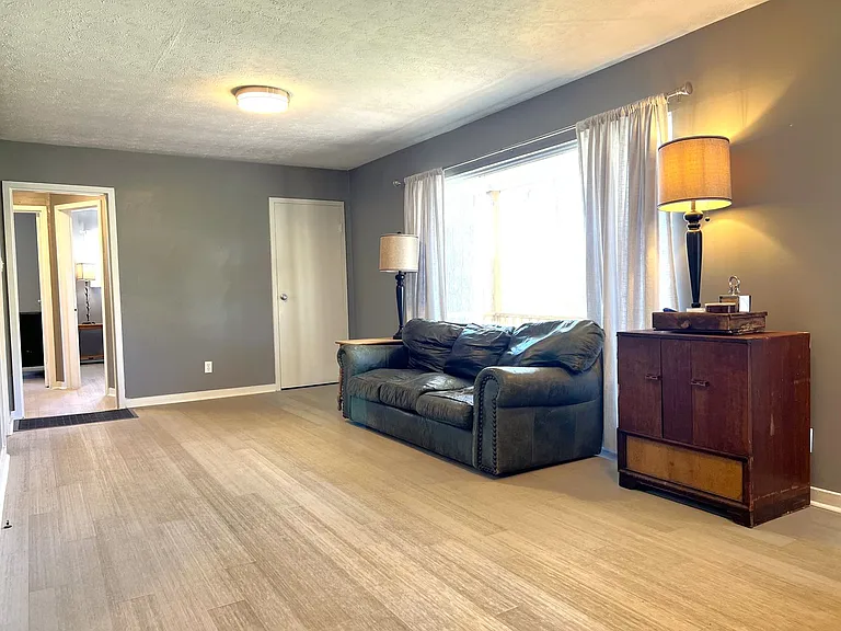 2638 Rahn Ave — Photo 5