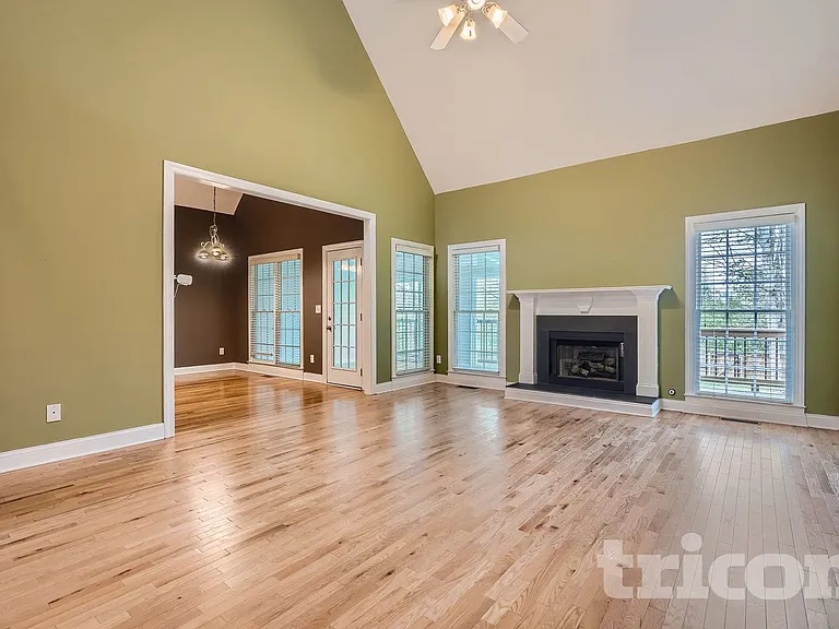 1231 Brentwood Ct — Photo 2