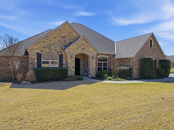 2nd image of 3104 Twin Lake Dr