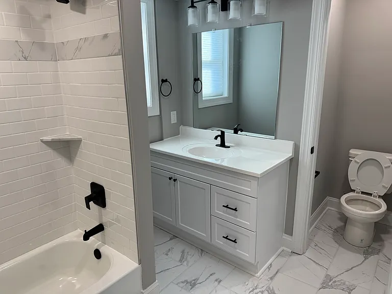 2nd Floor Rear Bathroom Picture #1