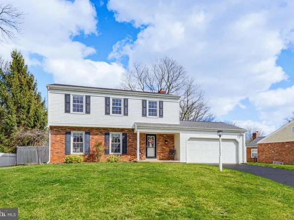 1719 Santa Barbara Dr, Lancaster, PA 17601