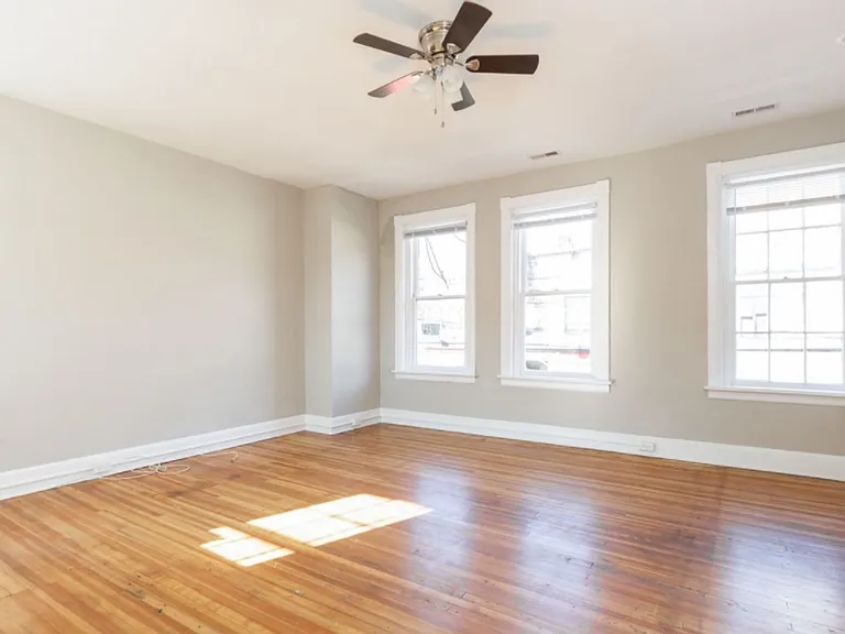 939 W Grace St — Photo 11