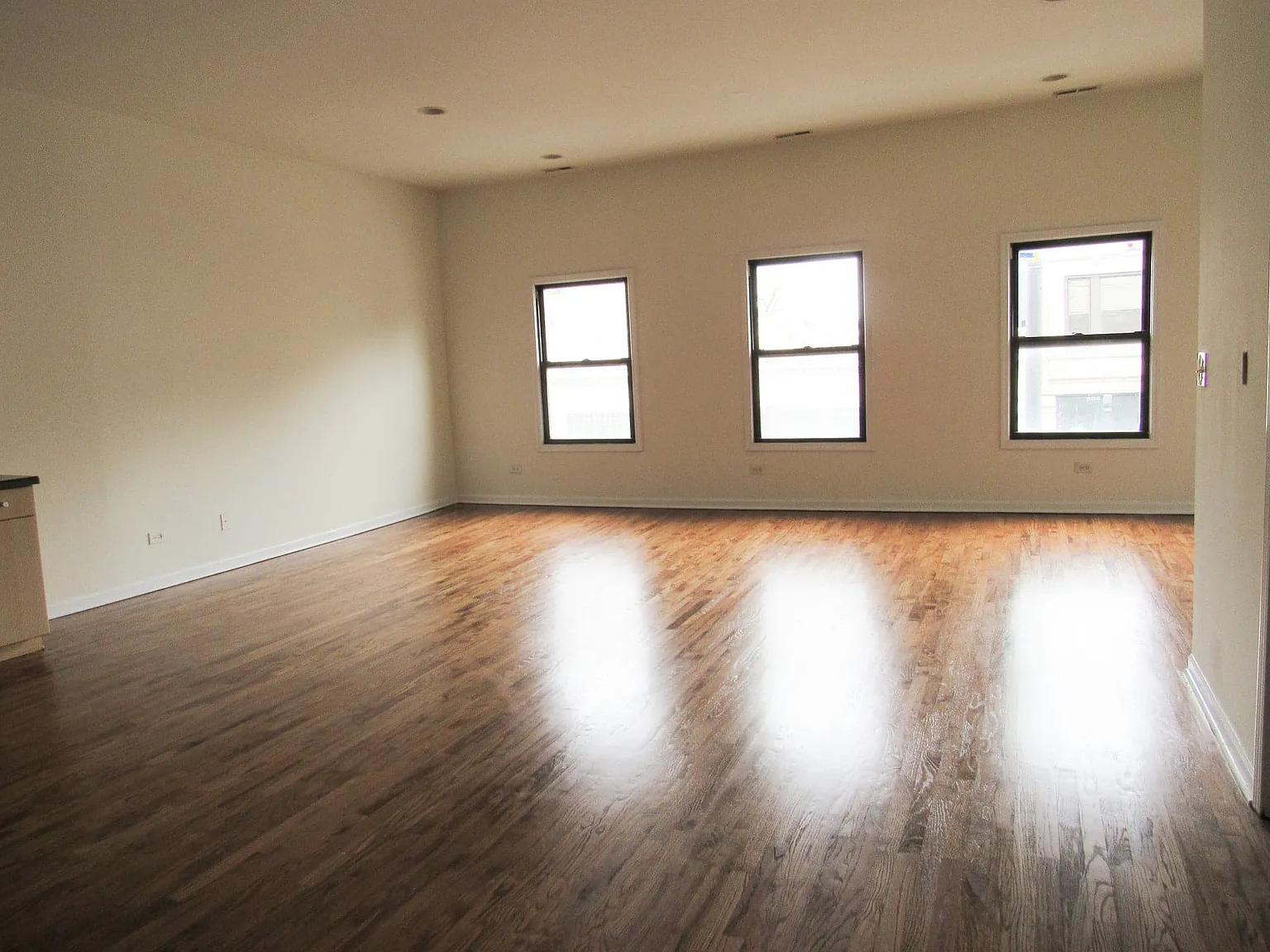 2 bed, 1100 sqft, $2,395 — Photo 3