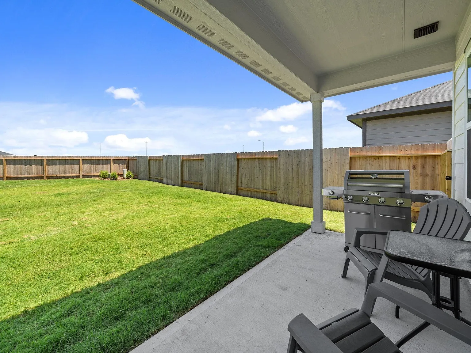 3 bed, 2.0 bath, 1410 sqft, $2,000 — Photo 2