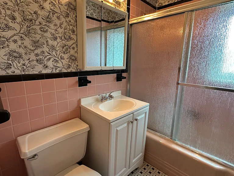 572 Whitney Ave #33E — Photo 8