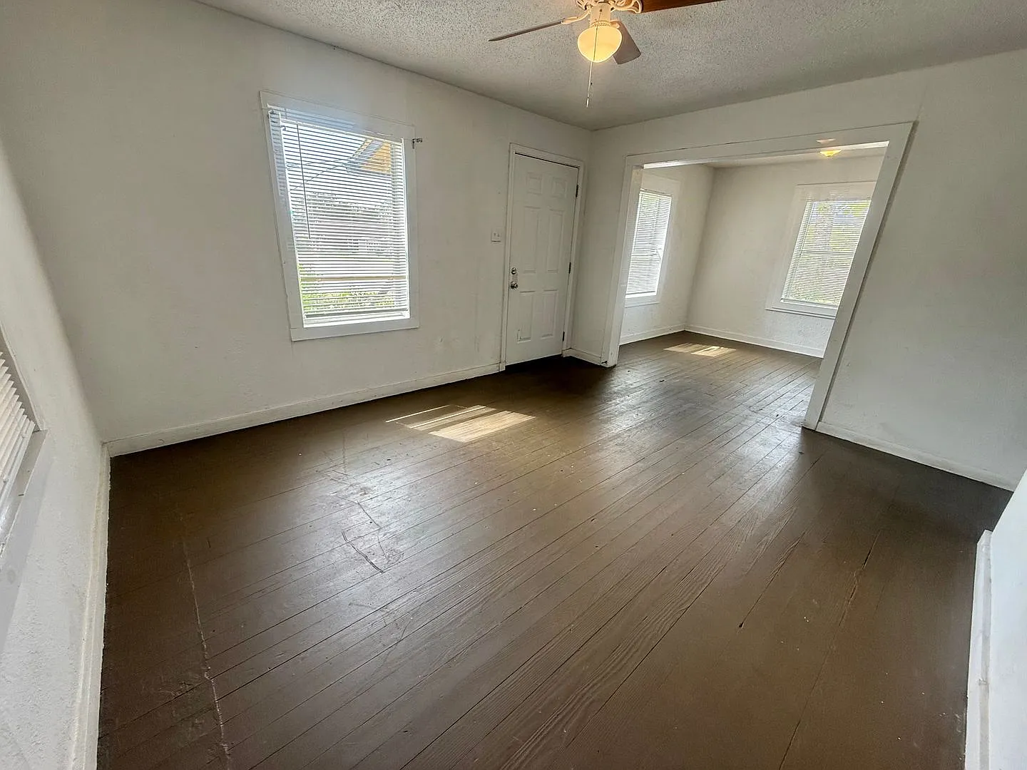 Charming 2-bed/1-bath! — Photo 2