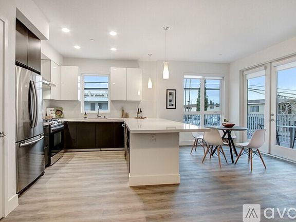 3rd image of 3827 Frances Ave #401