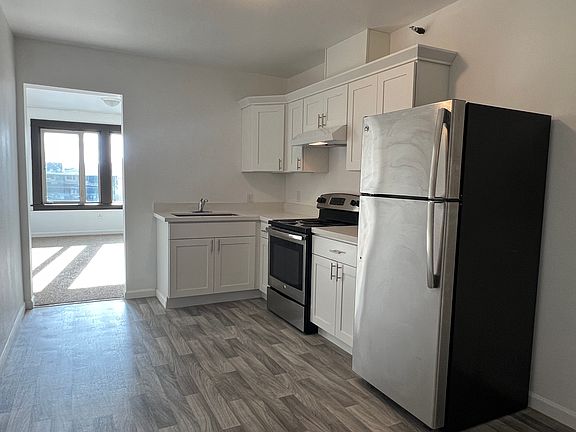 2nd image of 212 E Wishkah St #202
