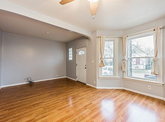 3rd image of 7845 S Saint Lawrence Ave