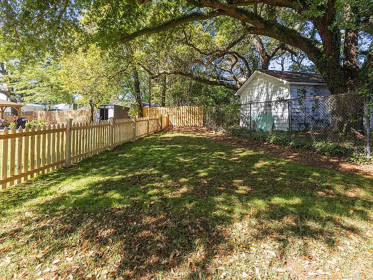 4417 Bixby Ln — Photo 17