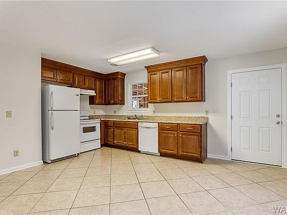4th image of 4525 River Oak Dr