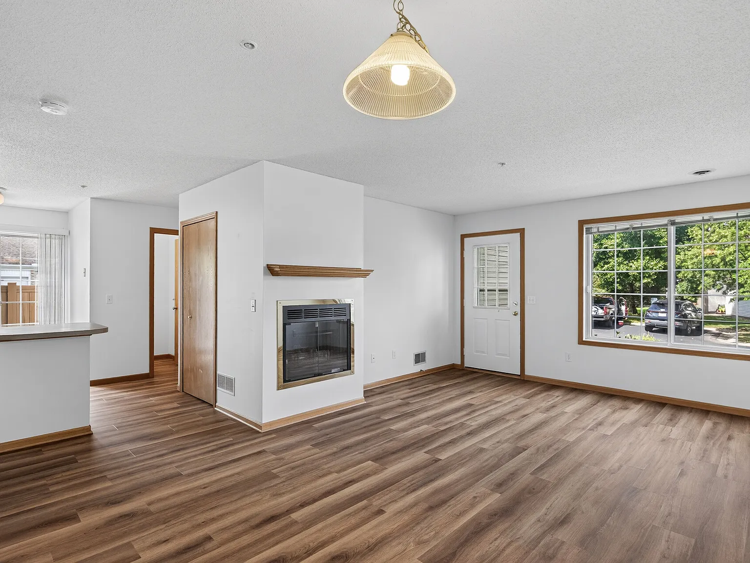 3 bed, 1340 sqft, $2,450 — Photo 4