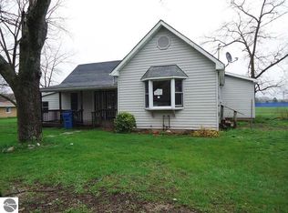 302 Barbour St, Coleman, MI 48618