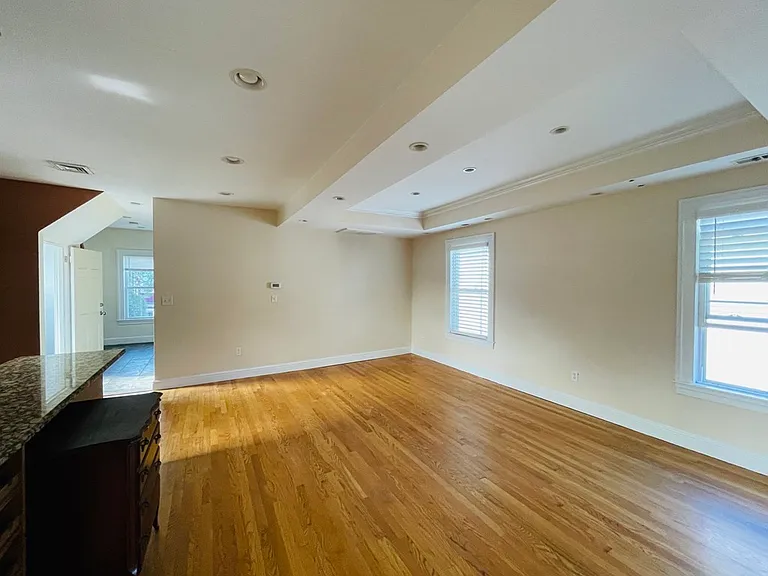 18 Richardson St #18 — Photo 4