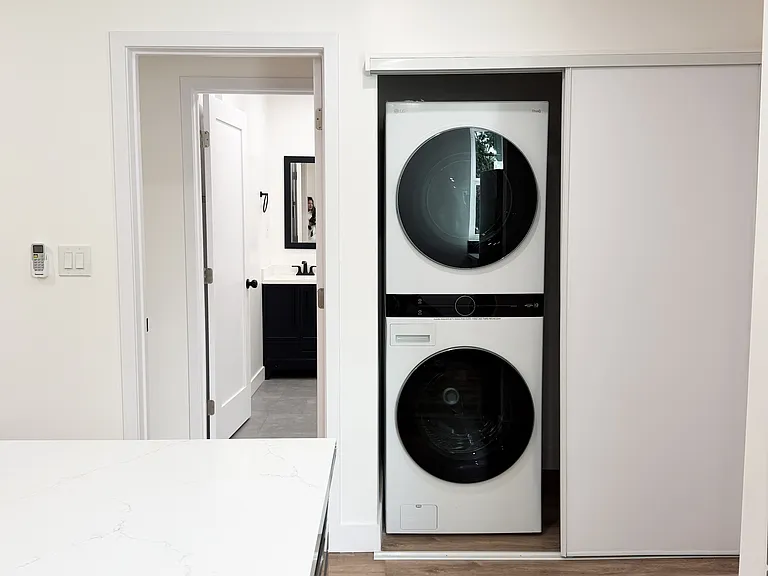 Encino Country Club Apartments — Photo 45
