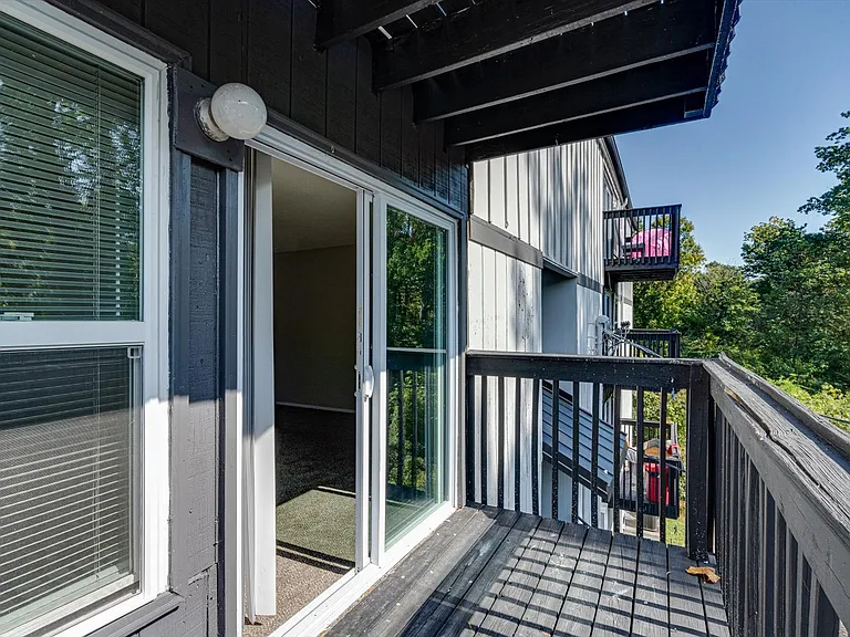 East Ridge Flats and Townhomes — Photo 17