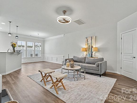 4th image of 2447 Diplomat Ln