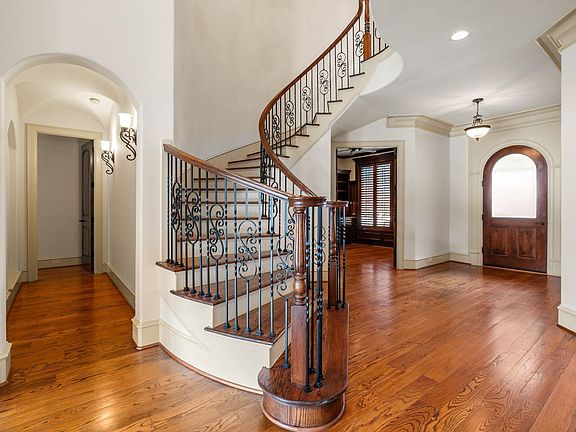 3rd image of 3775 Drake St