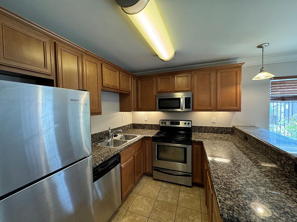 1st image of 800 N Mollison Ave Unit 7