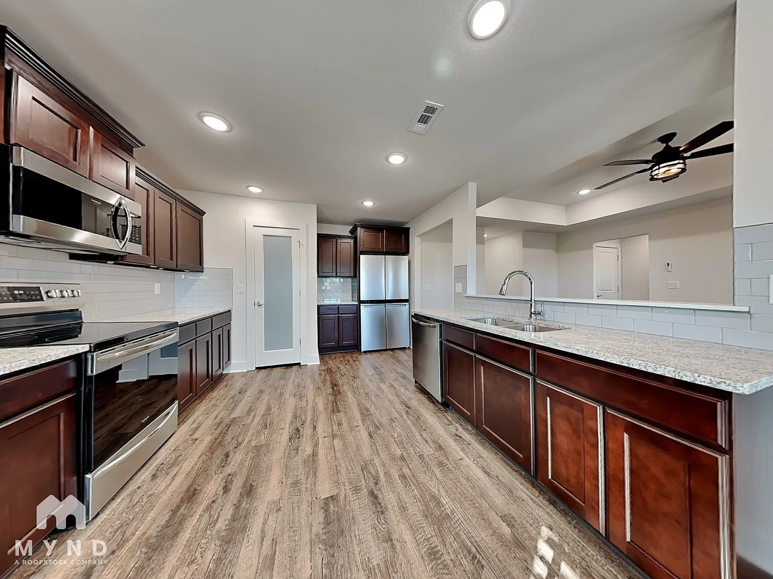 3 bed, 2.0 bath, 1405 sqft, $1,535 — Photo 3