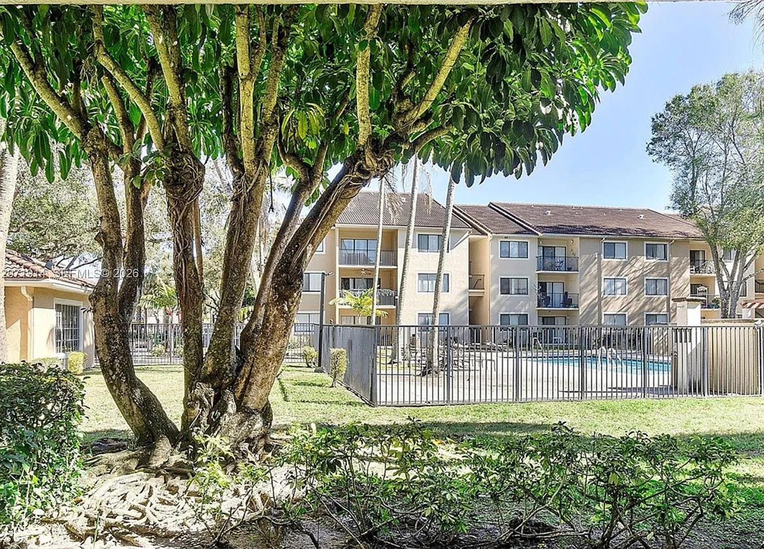 Visconti Condo — Photo 1