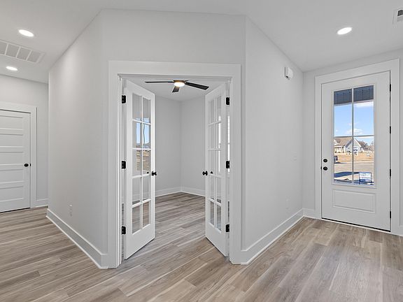 4th image of 4400 Fairhaven Dr W