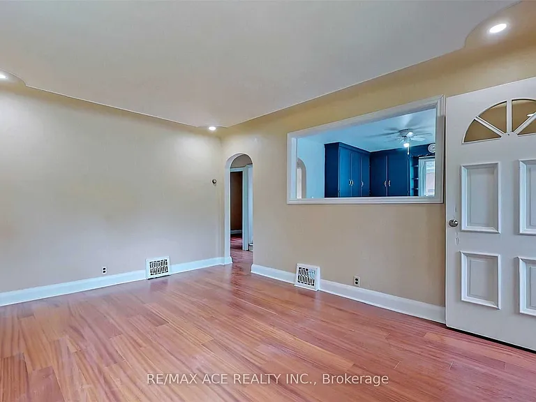 112 Bridge St W — Photo 6