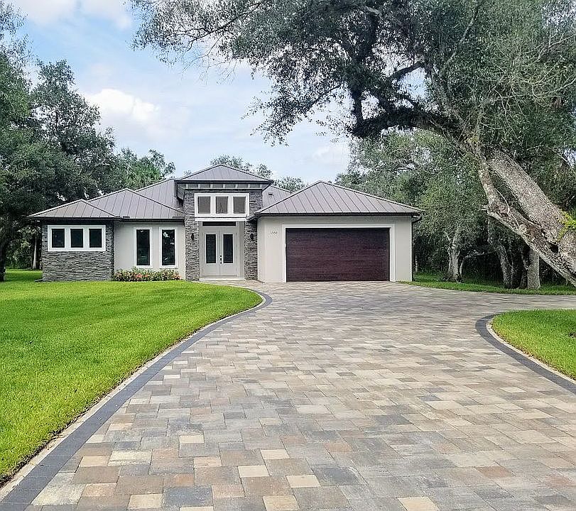 1st image of 1550 Riverbend Dr