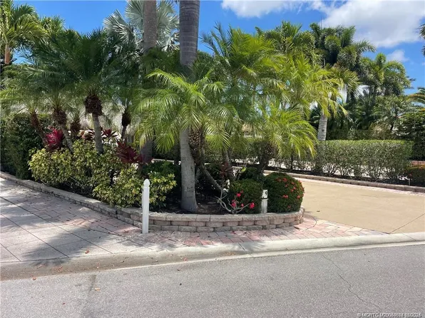 9 NW Boundary Dr, Port Saint Lucie, FL 34986