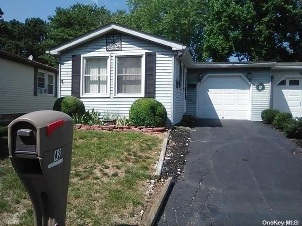 42 Greenwood Boulevard #1, Manorville, NY 11949