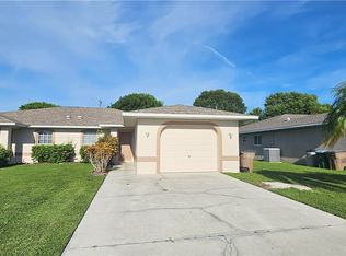 1626 SW Santa Barbara Pl, Cape Coral, FL 33991