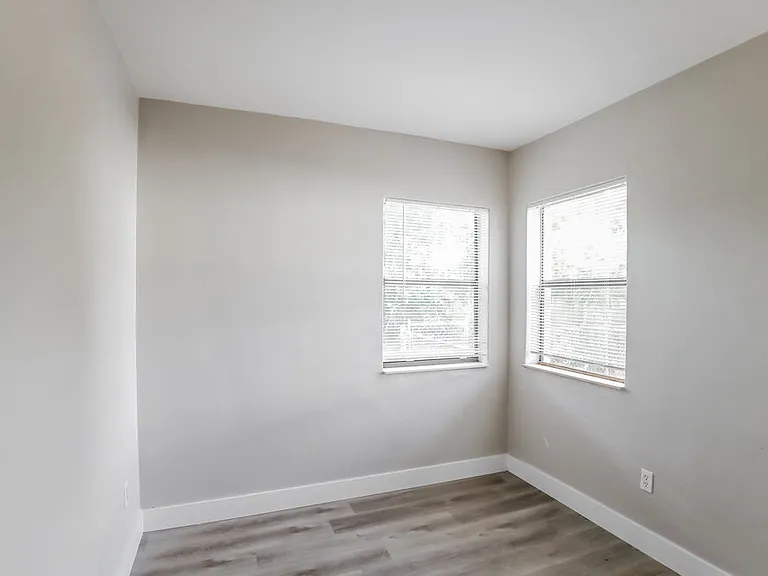 381 Carolina Ave — Photo 13