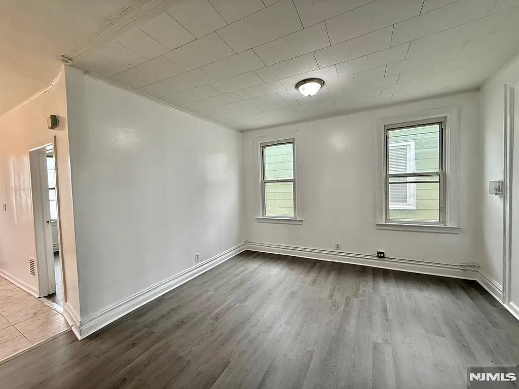 2 bed, 1.0 bath, $2,400 — Photo 2