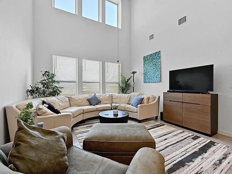 13004 Bloomington Dr — Photo 9