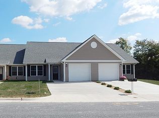 32 Micah Ct, Staunton, VA 24401
