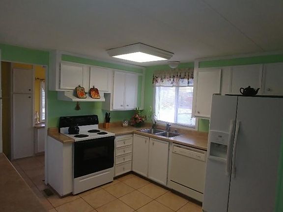 5th image of 3611 I St NE Unit 140