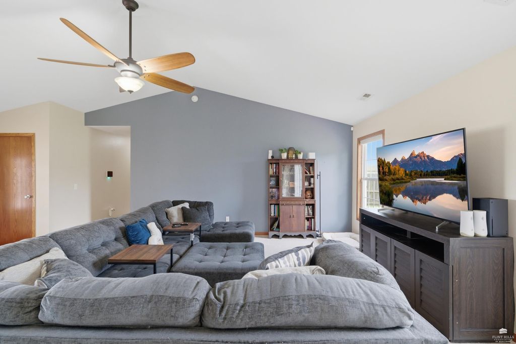 Apartment in Junction City, Geary - More