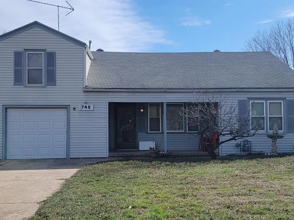 748 N Westridge Dr, Wichita, KS 67203