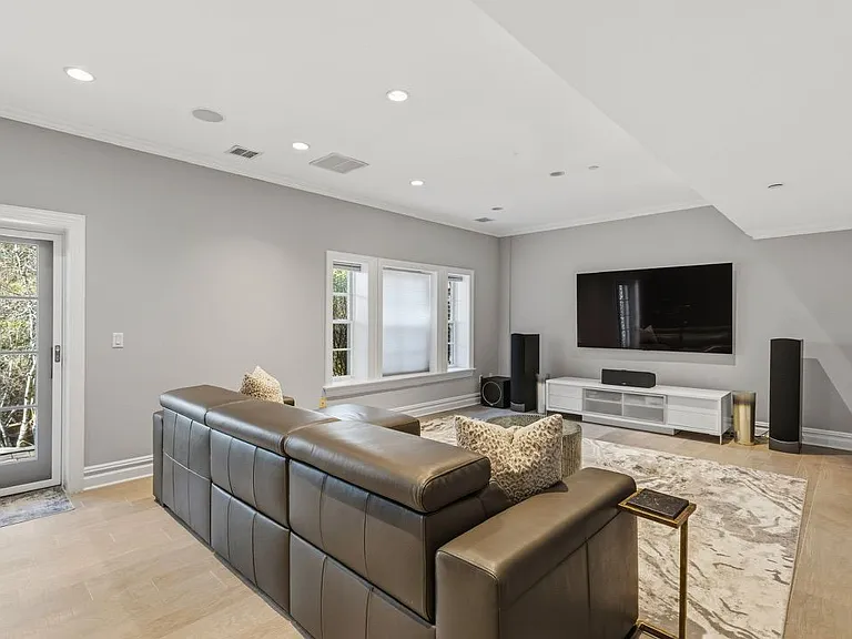 605 Heights Ln — Photo 41