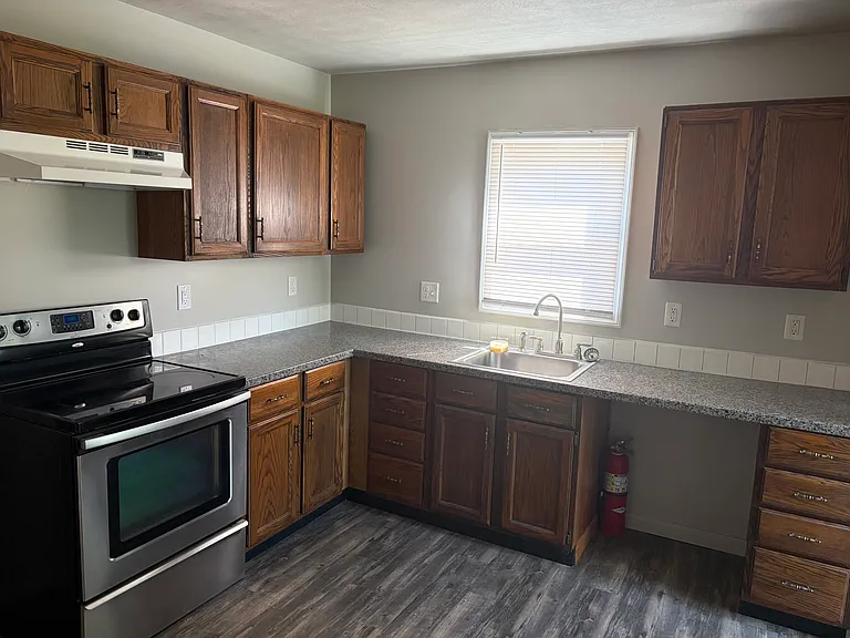 1422 Sorin St — Photo 3