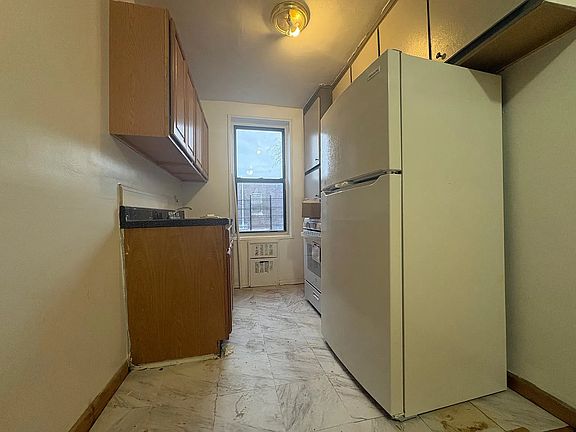 2nd image of 233 Jamaica Ave #2L
