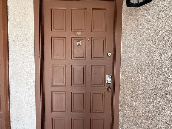2nd image of 305 Calle Amistosa APT L502
