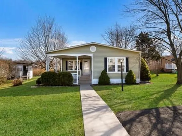 335 Woodstream Way, North Wales, PA 19454