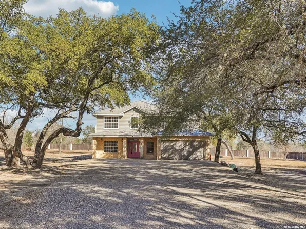 301 County Road 6862, Natalia, TX 78059