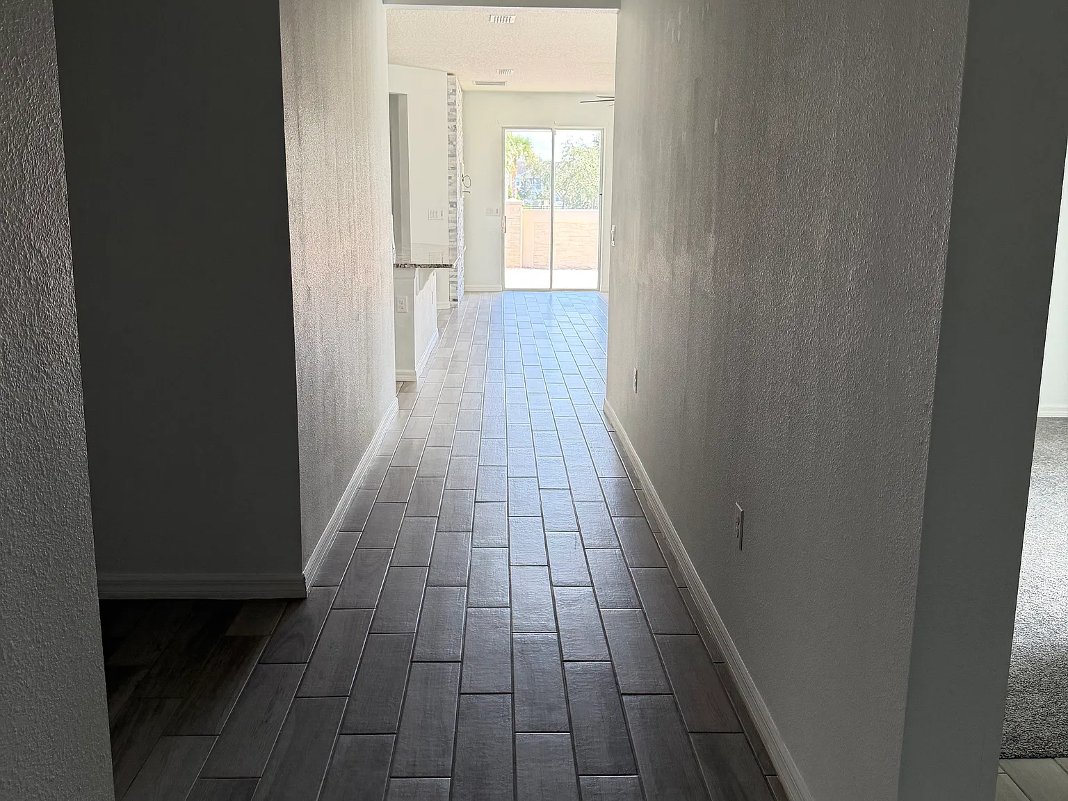4 bed, 1973 sqft, $2,750 — Photo 2