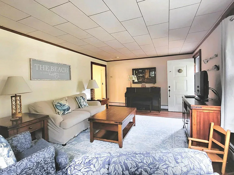 9 Myrtle Cir — Photo 8