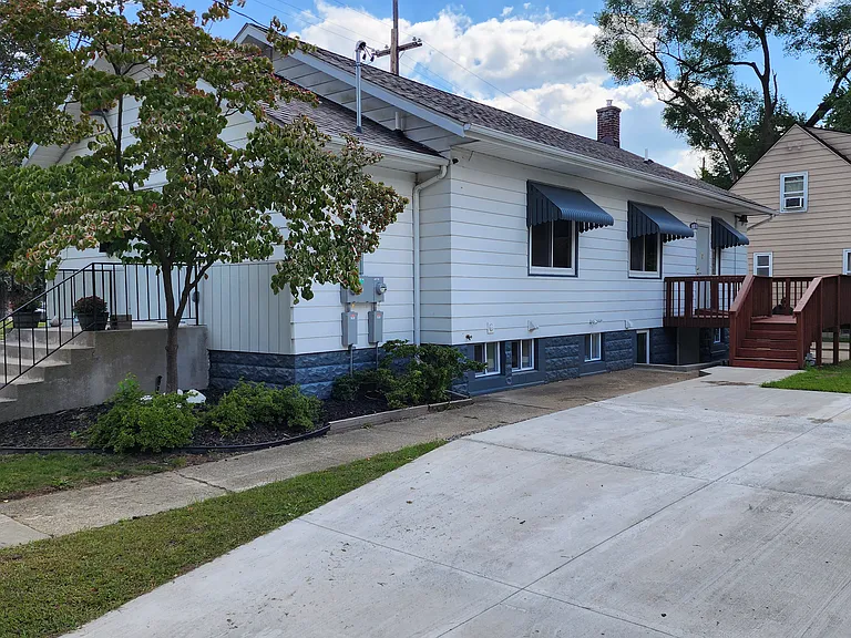 1144 Hazen St SE #B — Photo 3