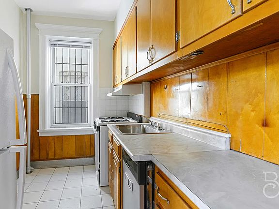 4th image of 30-07 34th Ave #1R